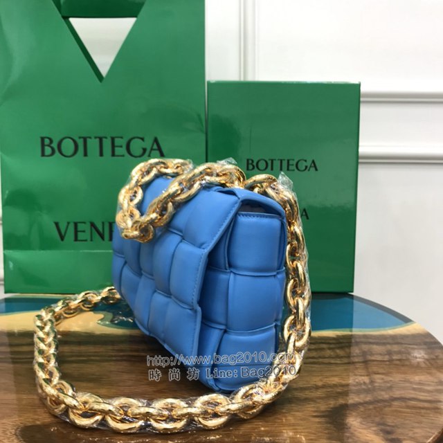 Bottega veneta高端女包 96008泳池藍 寶緹嘉新款枕頭鏈條包 BV大金鏈子小羊皮枕頭包  gxz1177